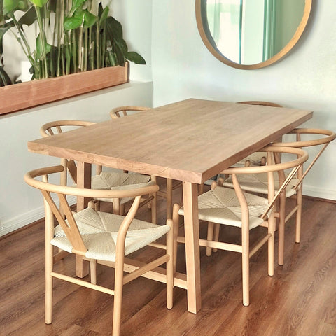 Mesa de Comedor Ari Patas Madera  + Sillas Wishbone o Crossback