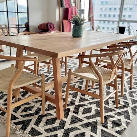 Mesa de Comedor Ari Patas Madera  + Sillas Wishbone o Crossback